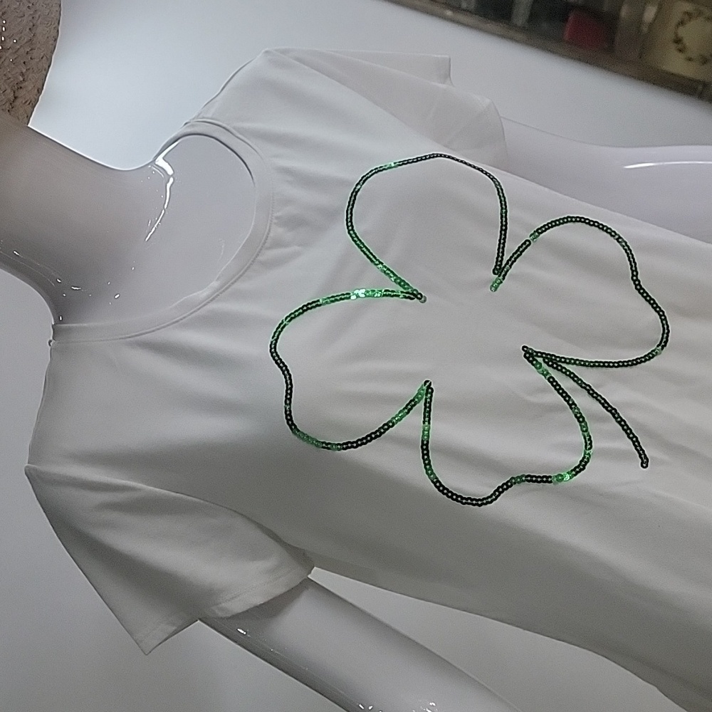 Apt. 9 Off-White St. Patrick's Day Sequin Shamrock Tee Size Large